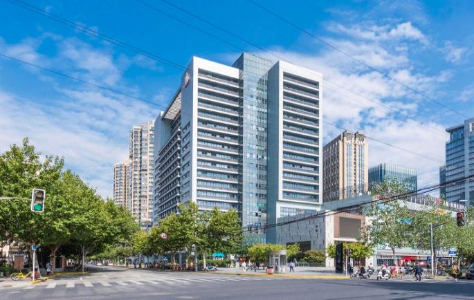 走進(jìn)新城市中心廣場，體驗(yàn)現(xiàn)代高品質(zhì)辦公環(huán)境